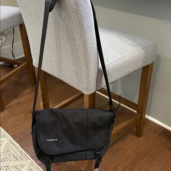 Timbuk2 Classic Black Crossbody Bag X-Small - Picture 2 of 4